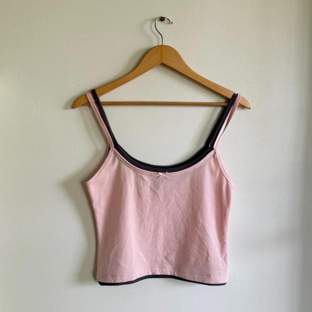 Pink tank top with black trim Size XL - Picture 2 of 5